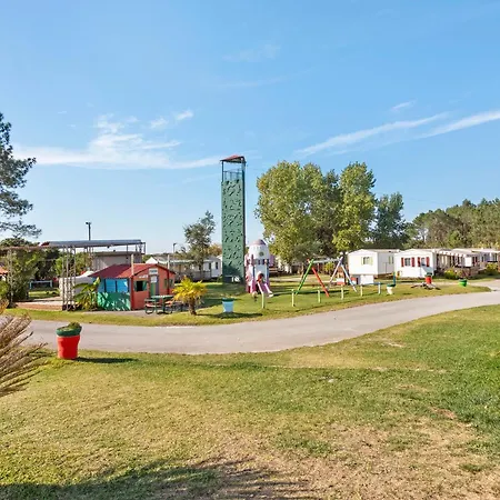 T3 I I I - 15 Min Nazare 샬레 *